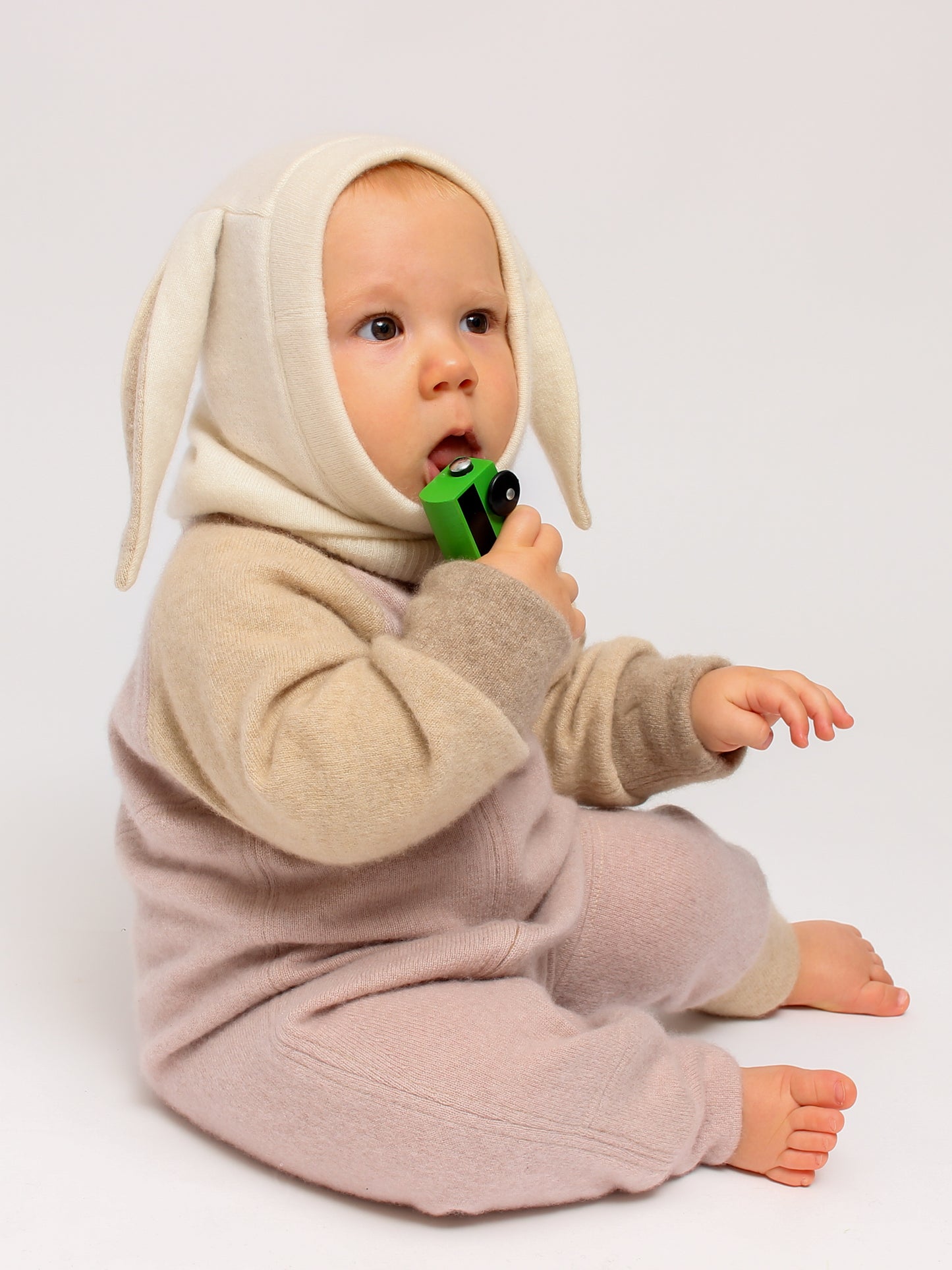 Kominiarka Ecru Bunny