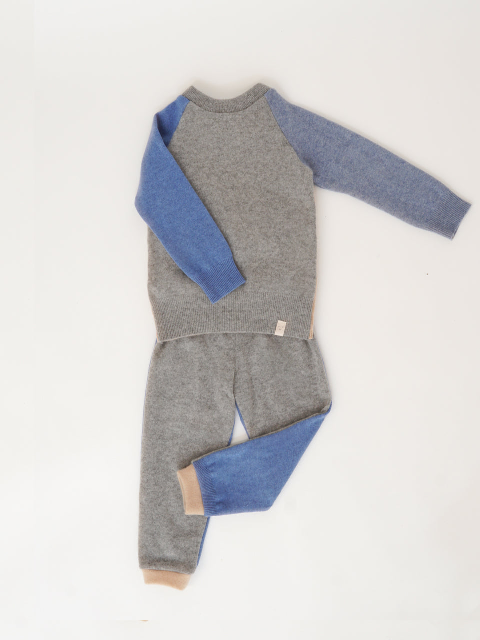 Kaszmirowy Dres