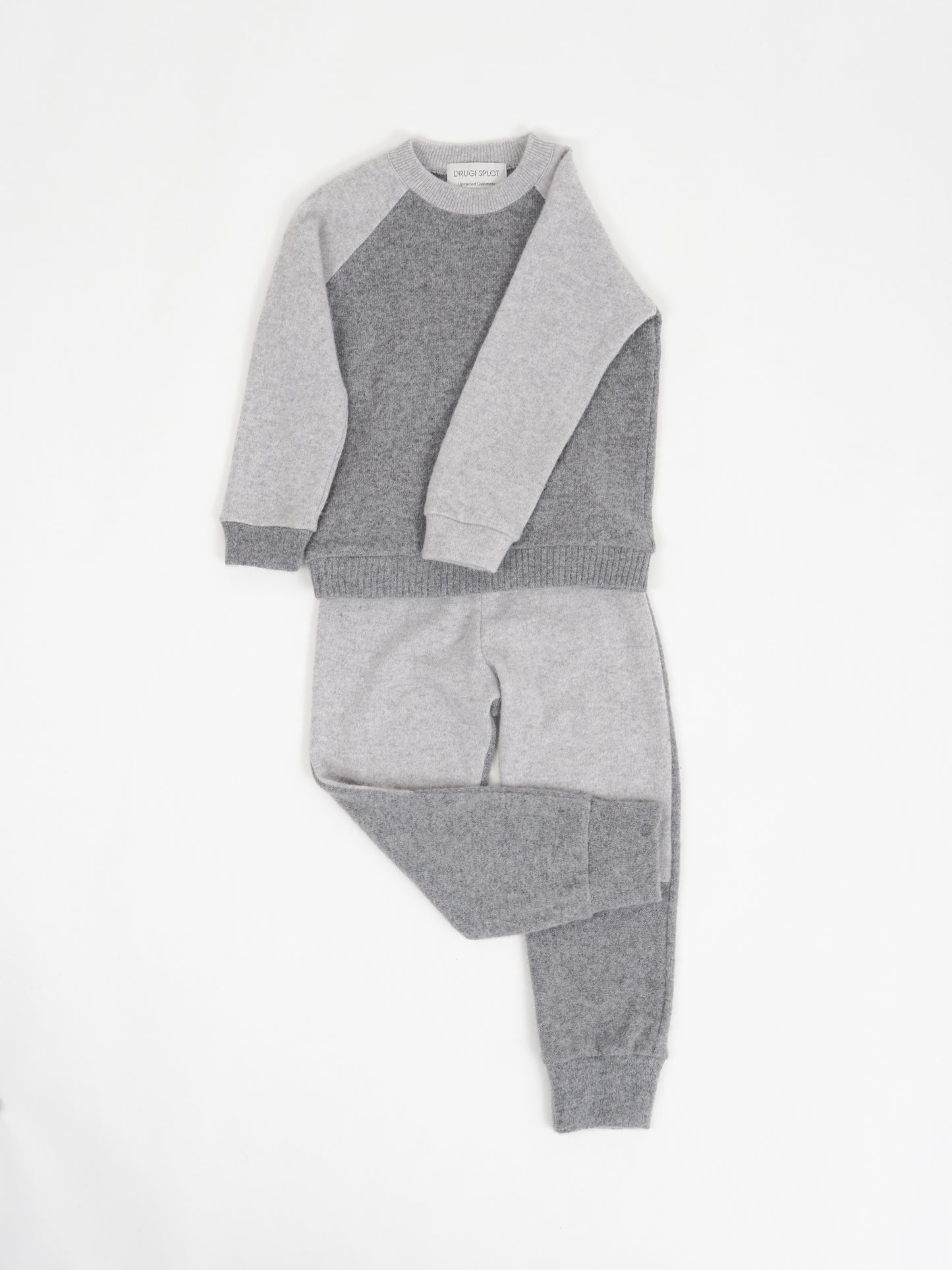 Szary Kaszmirowy Dres